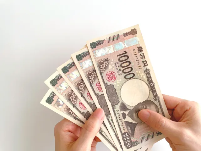 入会金や教材費など金額を確認する手元